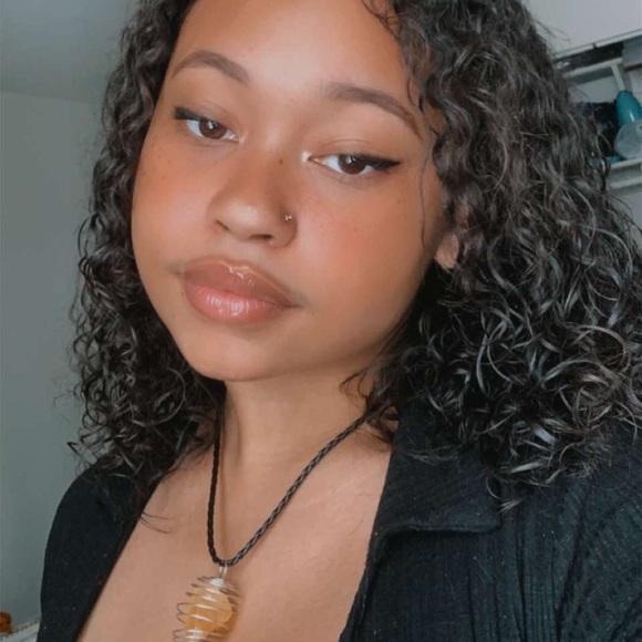 Meet your Posher, Sierra - Picture 3 of 4